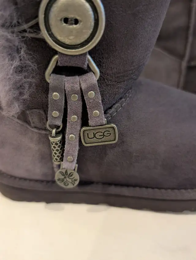 UGG Australia Azalea Purple Boot Women’s Size 6 in Women's - Shoes in Markham / York Region - Image 7
