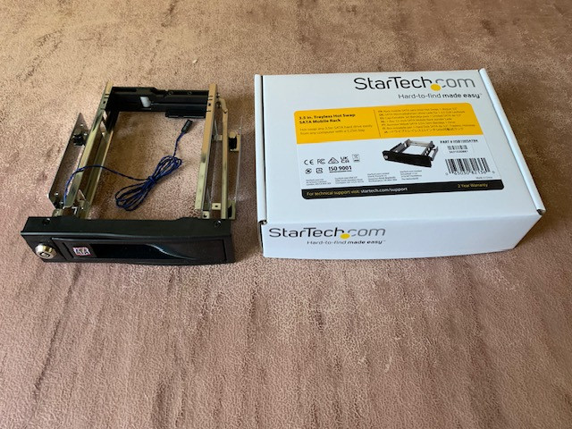 StarTech 3.5 in. Trayless Hot Swap SATA Mobile Rack in System Components in Ottawa - Image 2