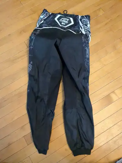 Get ready to ride with these O'Neal Element motor cross pants in adult size 28, perfect for hitting...