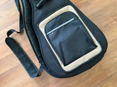 Most acoustics should fit In new used condition Ergonomically balanced "backpack style", rear adjust...