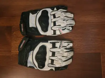 Size large like new. Bike was stolen years ago and these have sat in drawer.