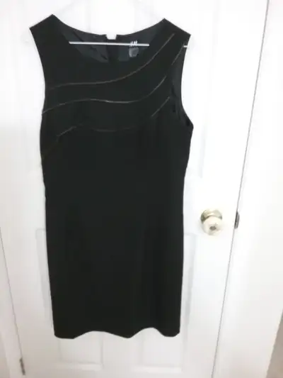 Robe noire Classique/Originale, View more