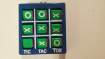 3 jeux : - tic-tac-toe - serpents à ramasser - jeux électronique XBOX Peut être vendus séparément à...