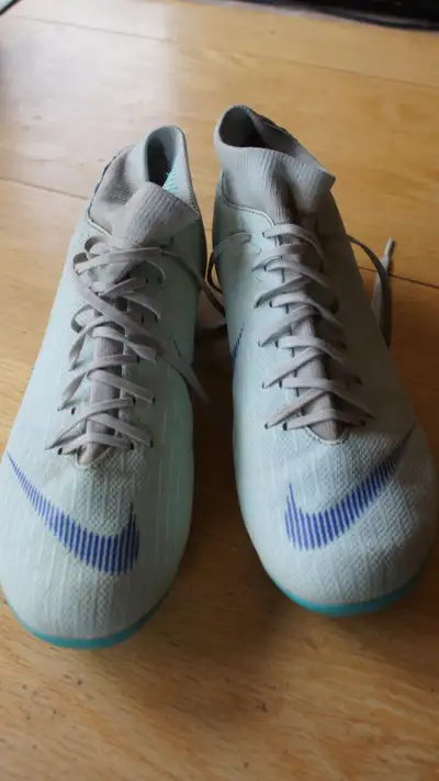 Men’s Nike Mercurial Outdoor Soccer Shoes  Size 9.5, View more