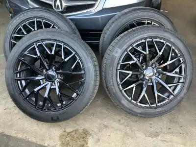 Set of 4 , 17 Ruffino wheels in mint condition, comes with 215/50 r 17 general altimax tires ,dot 45...