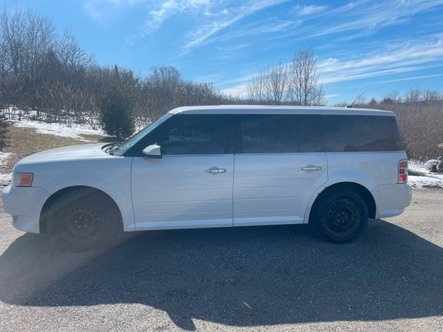 2009 Ford Flex  in Cars & Trucks in Kingston - Image 3