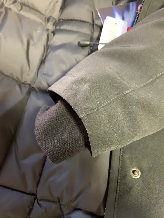 Canada goose black Victoria parka in Women's - Tops & Outerwear in Cape Breton - Image 7