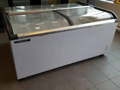Like new 6' ice cream/food display cases on wheels. $495.00 each. CASH ONLY. Located in Mississauga....