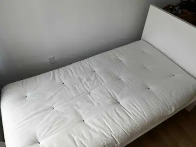 Lit simple Ikea pour enfant, View more