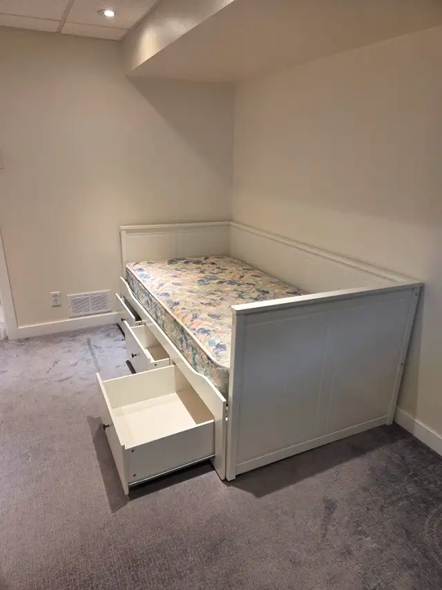 Ikea Daybed63793712174081122