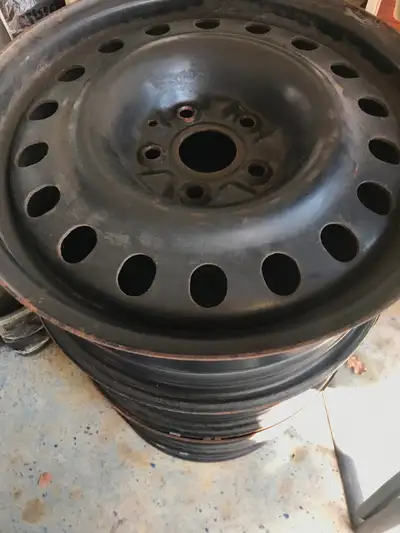This 17" Steel Rim set of 4 fit for Lexus, Toyota, and others vehicle good for winter tires used. ma...