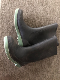 Boys/Girls runner rain boots - (Youth) Size 4