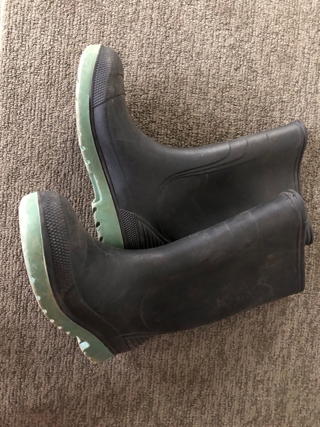 Boys/Girls runner rain boots - (Youth) Size 4 in Kids & Youth in Kingston