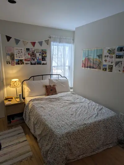 Single room for rent. Available from April 1st to August 31st, 2026, in a spacious 5-bedroom, 2-bath...