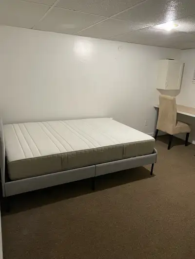 There is a room for rent on the basement, share bathroom and kitchen . Here is very convenient ,walk...