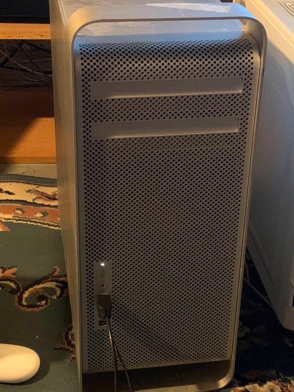 MAC PRO 2,1(EARLY 2007)3.0GHz in Desktop Computers in Mississauga / Peel Region