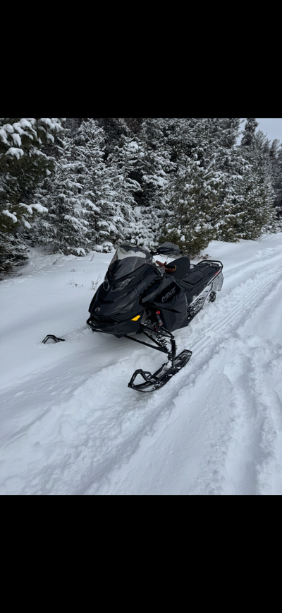 - Rotax 850 E-TEC engine - 137” IceRipper XT track - Rev Gen5 Trail Platform - KYB Pro 36 Easy-Adjus...