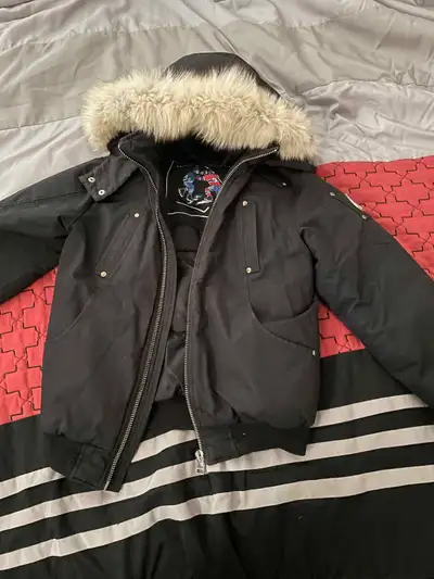 Price is not fixed send offers size medium in kids can fit men's small