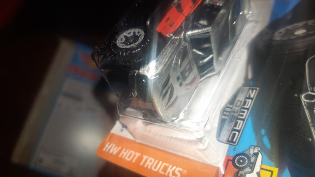 Zamac Ford Bronco R Hot Wheels Hot Trucks 2023 in Toys & Games in Guelph - Image 2