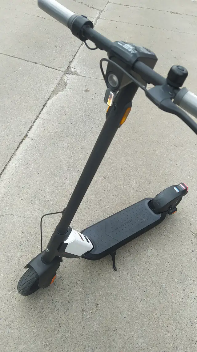 NIU KQI1 Sport Electric Scooter in eBike in City of Toronto - Image 3