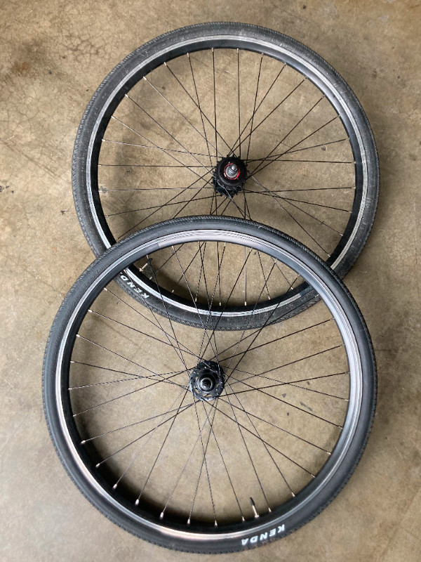 Wheelset + tires; single speed/fixed gear flip flop hub, 700c in Frames & Parts in City of Toronto