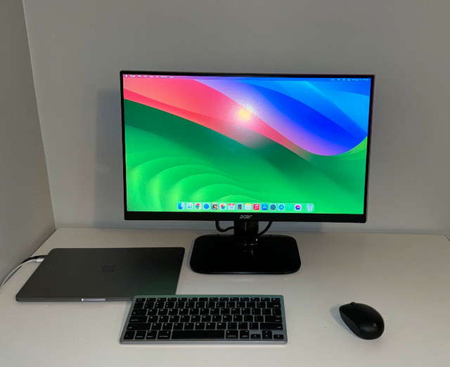 2019 MacBook Pro setup in Laptops in City of Toronto - Image 2