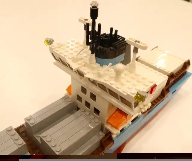 Lego 10155 - Maersk Line Container Ship in Toys & Games in Gatineau - Image 4