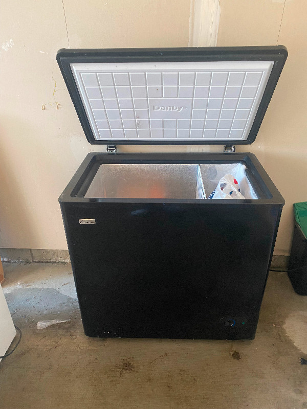 Small deeper freezer $150 dans Congélateurs  à Comté de Strathcona - Image 3