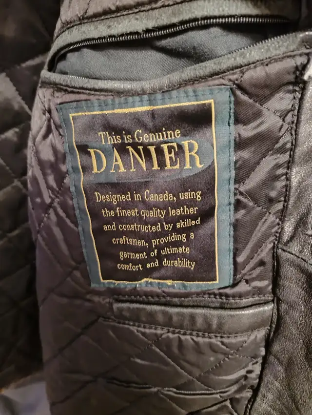 Danier Genuine Leather Jacket in Men's in Oshawa / Durham Region - Image 4
