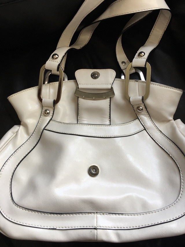 GUESS Handbag  in Women's - Bags & Wallets in Red Deer - Image 4