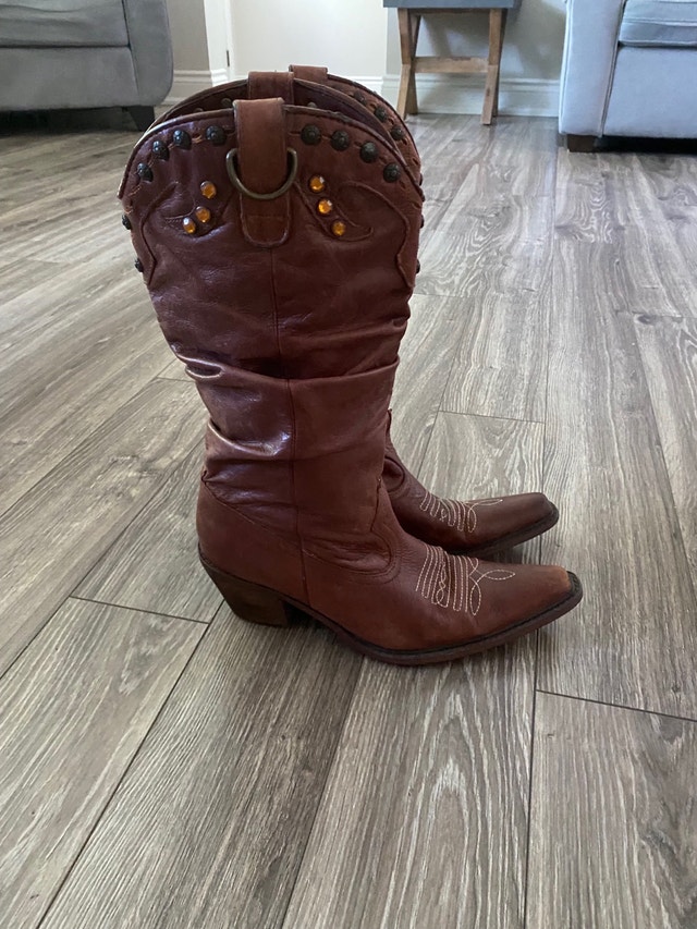 Cowboy Boots size 10 Women's Shoes Barrie Kijiji