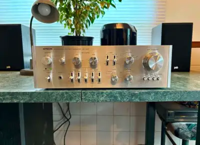 Offering up for sale a Hitachi HA-1100 Integrated amplifier. This was Hitachi's top model in 1976. M...