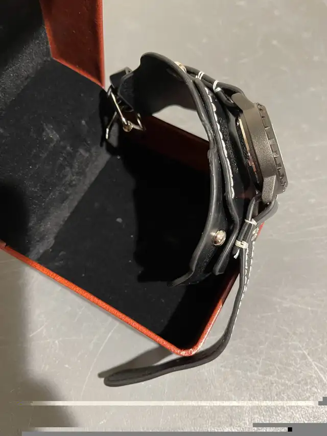 NEUVE - Montre-Bracelet en simili-cuir pour homme in Jewellery & Watches in City of Montréal - Image 4