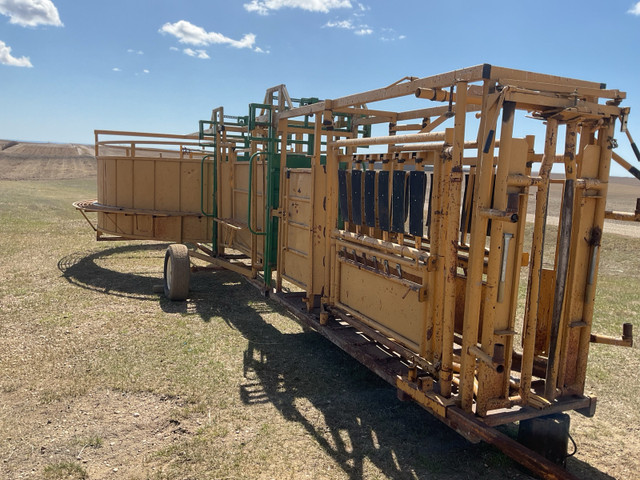 Tuff handling system / bale processor  in Livestock in Moose Jaw - Image 4