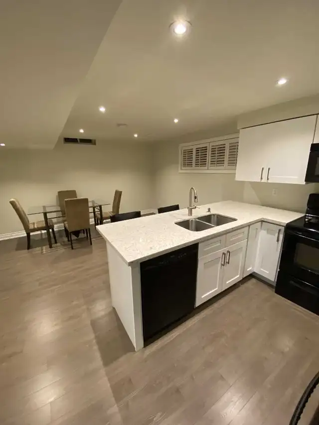 Glass table with 4 chairs in Guitars in Markham / York Region - Image 3