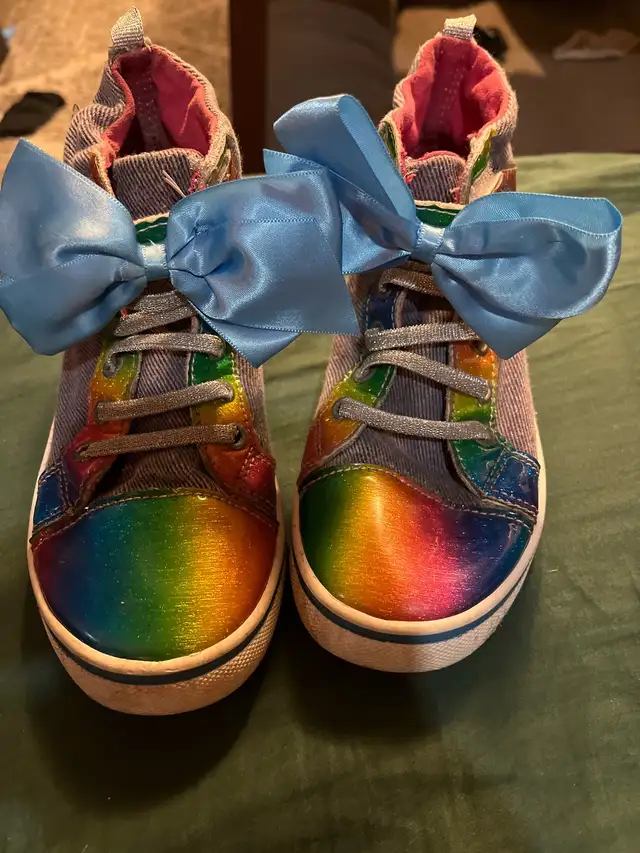 Size 13 jojo siwa shoes in Kids & Youth in Ottawa - Image 3