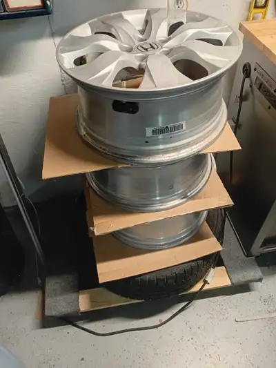 4 rims 17 x 7 1/2 Tpms offset 55 bolt pattern 5x114.3 Vhull1@cogeco.ca