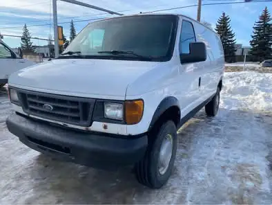 2005 Ford E-Series Triton 5.4L V8 (10 Foot Cargo length) Transmission 4-Speed Automatic Odometer 269...