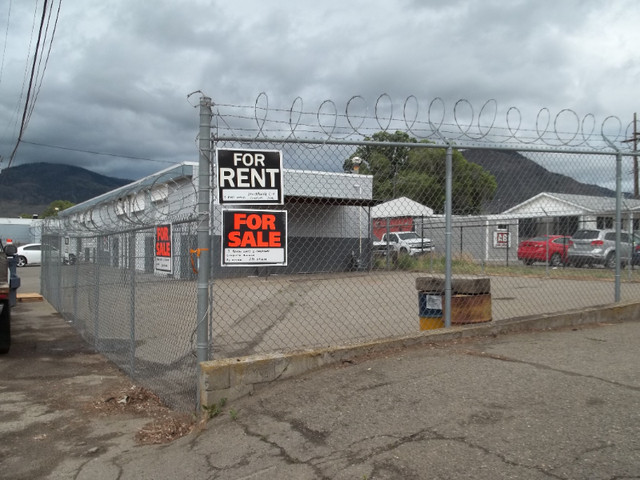 C-4 ZONED COMERCIAL 3 RENTAL UNIT FOR SALE BY OWNER in Commercial & Office Space for Sale in Kamloops - Image 3