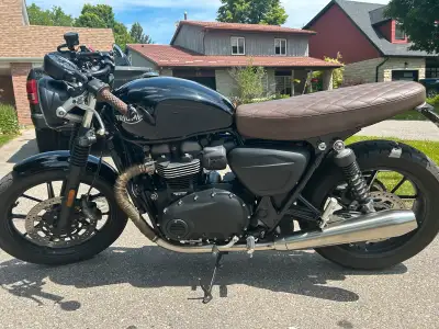 ** Includes all original parts** This 2019 Triumph Street Twin has been meticulously transformed int...