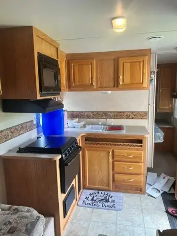2006 29 BHS Jay Flight Bumper Pull Travel Trailer Located in Sylvan Lake - Brand new tires - Brand n...