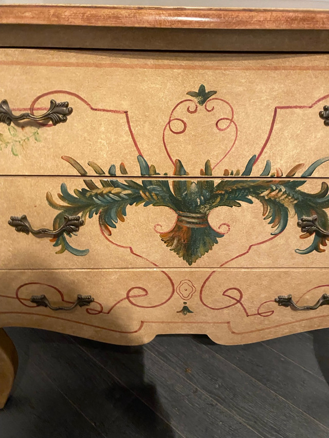 Commode ou buffet vintage dans Commodes et armoires  à Ville de Québec - Image 4