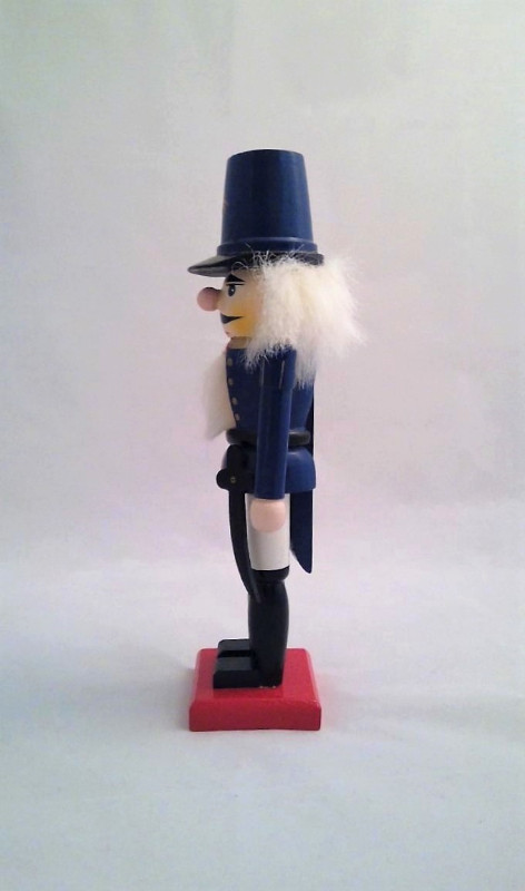 Bombay Company 9-inch Nutcracker Figure with Wood Sabre -- Blue in Arts & Collectibles in Oakville / Halton Region - Image 4
