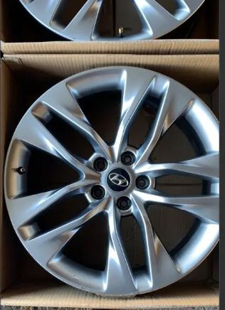 Like New!- 19 inch Hyundai Genesis Wheels -19" Rims Wheels SUV in Tires & Rims in Mississauga / Peel Region - Image 2