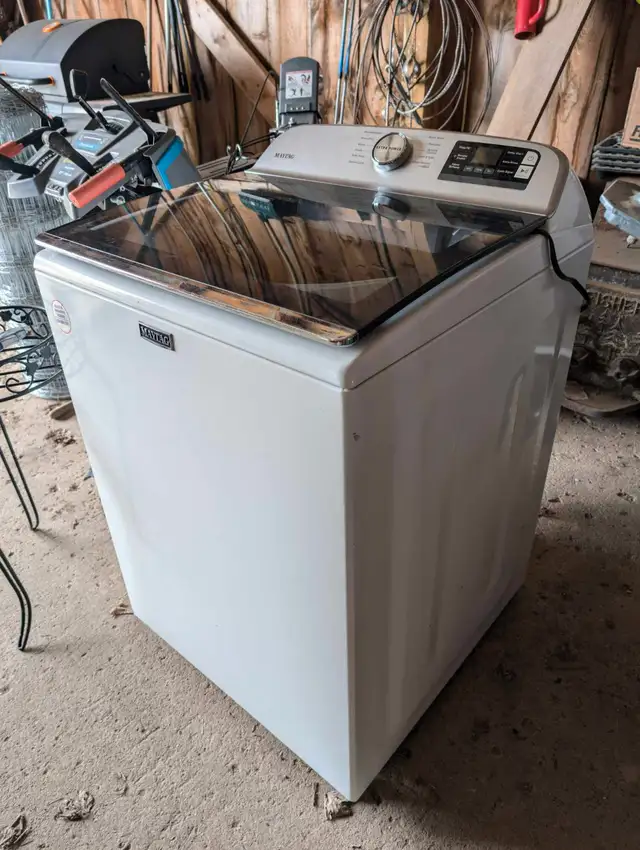 Maytag Washing Machine (one year old) in Washers & Dryers in Sarnia - Image 3