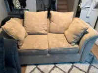 Canapé beige en bon état /Beige Sofa in good condition