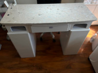 Manicure table