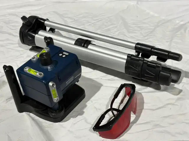 Mastercraft Hawkeye Laser Level Kit with Tripod & Case in Hand Tools in Oakville / Halton Region - Image 4