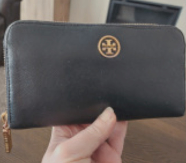 Authentic Tory Burch Continental Wallet | Women's - Bags & Wallets |  Calgary | Kijiji
