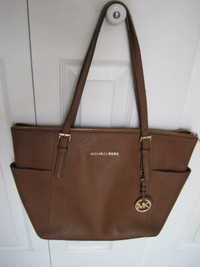 Purse great spring color  $20